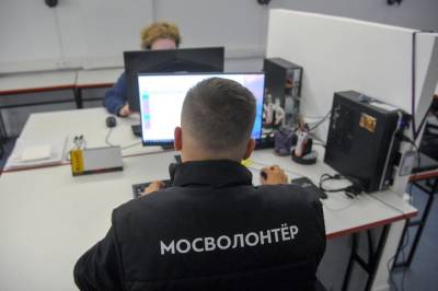 Более пяти тысяч волонтеров помогли москвичам при проведении вакцинации от COVID-19 - vm.ru - Москва