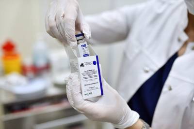 Ринат Максютов - Свыше трех миллионов доз вакцины «ЭпиВакКорона» выпустили в России - vm.ru - Россия