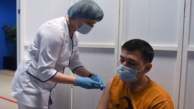 Московские бизнесмены предложили выплачивать сотрудникам деньги за вакцинацию - gazeta.ru - Москва