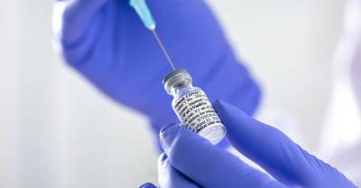 Вакцинацию от Covid-19 в Латвии завершили более 400 000 человек - rus.delfi.lv - Латвия