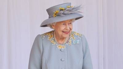 королева Елизавета II (Ii) - Видео: В честь официального дня рождения Елизаветы II в Виндзоре устроили парад - 5-tv.ru - Англия - Шотландия