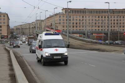 Больше 20 карет Скорой стоят в очереди у Александровской больницы - neva.today - Санкт-Петербург