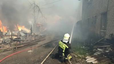 Жителей сгоревших домов на Аппаратной разместили в школе №24 - newdaynews.ru - Екатеринбург