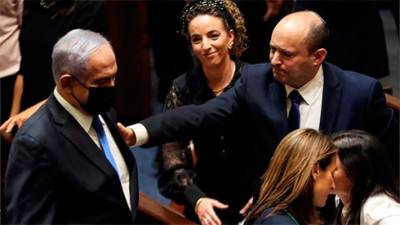 Биньямин Нетаньяху - Нафтали Беннет - Яир Лапид - В Израиле - новый премьер и новое правительство. Нафтали Беннет положил конец эпохе Нетаньяху - bin.ua - Израиль