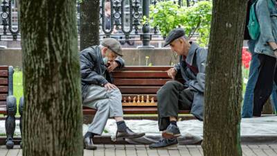 В Москве начнут штрафовать за сидение на лавочках в парке - vesti.ru - Москва