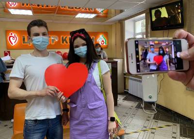 Во Всемирный день донора смоленские волонтеры сдали кровь - rabochy-put.ru - Россия