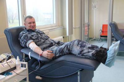 Более пяти тысяч росгвардейцев стали донорами крови в пандемию - vm.ru