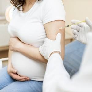 В МОЗ рассказали, можно ли беременным вакцинироваться от COVID - reporter-ua.com