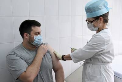 Роспотребнадзор раскрыл способ сбить температуру после вакцинации от COVID-19 - lenta.ru