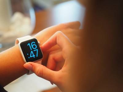 В Apple Watch могут появится датчики уровня глюкозы в крови и температуры тела и мира - cursorinfo.co.il