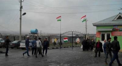 Граждане Таджикистана по-прежнему не могут въехать в Узбекистан наземным транспортом без спецразрешения - dialog.tj - Таджикистан - Узбекистан - Душанбе - Президент