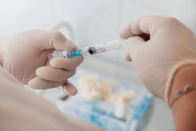 Инфекционист назвал различия антител после прививки и COVID-19 - volg.mk.ru
