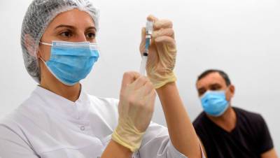 Главный санитарный врач обязал провести вакцинацию 60% работающих москвичей - gazeta.ru - Москва