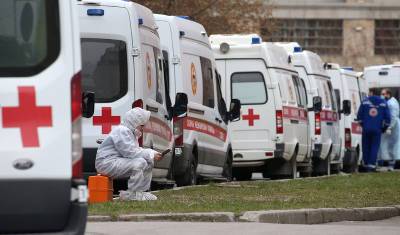 Скорые с COVID-пациентами выстроились в очереди в Новосибирске - newizv.ru - Новосибирск