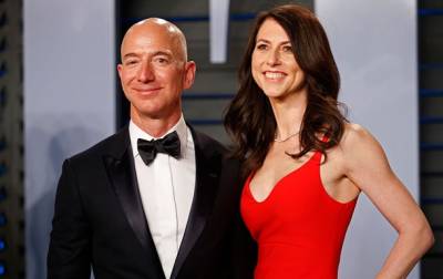 Джефф Безос - Маккензи Скотт - Бывшая жена основателя Amazon отдала на благотворительность $2,7 млрд - korrespondent.net