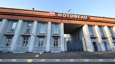 Мотовелозавод через профсоюз передал минским медикам 20 велосипедов - belta.by - Минск
