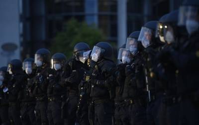 В Берлине 60 полицейских пострадали при попытке проинспектировать сквот - korrespondent.net - Германия - Берлин
