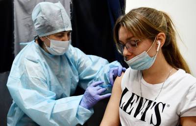 Денис Проценко - Проценко развеял опасения россиян о бесплодии после вакцинации от COVID-19 - tvc.ru