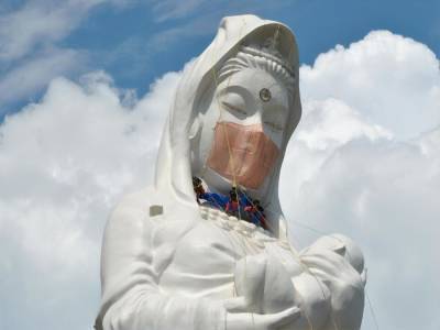 В Японии для 57-метровой статуи пошили защитную маску - gordonua.com