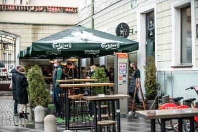 Снимаются ограничения на время работы кафе и баров в Литве - obzor.lt - Литва