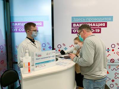 Ринат Максютов - В "Векторе" назвали сроки сохранения антител после вакцинации "ЭпиВакКороной" - tvc.ru