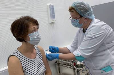 Регионы вводят обязательную вакцинацию от COVID-19 - pnp.ru - Москва - Сахалинская обл.