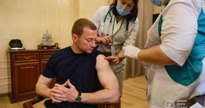Глава Донецкой ОГА взбесил сеть фото своей вакцинации: что не так - dsnews.ua