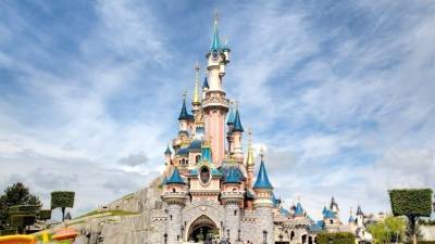 Парижский Disneyland открыл свои двери для посетителей после пандемии - 5-tv.ru - Франция