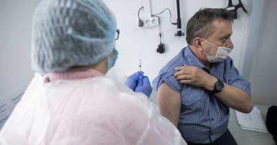 Андрей Поздняков - Инфекционист рассказал, почему можно заболеть коронавирусом после вакцинации - klops.ru - Россия