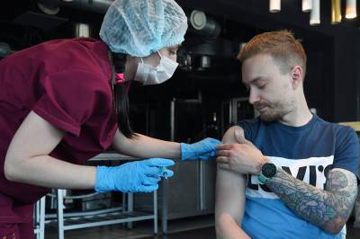 Андрей Поздняков - Врач объяснил, почему люди заболевают коронавирусом после вакцинации - tvc.ru