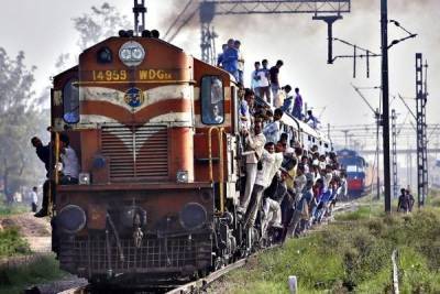 Власти предлагают завозить рабочих-мигрантов на чартерных поездах - newsland.com