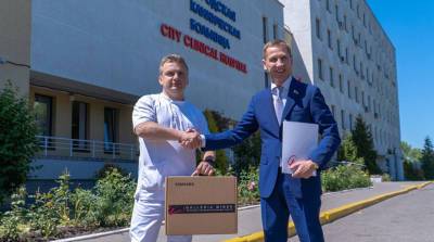 Столичный ТРЦ передал благотворительную помощь 6-й больнице - belta.by - Минск - Minsk