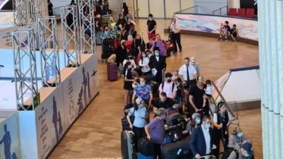 Огромные очереди в аэропорту Бен-Гурион: пассажиров отпускали без анализа на коронавирус - vesty.co.il - Израиль