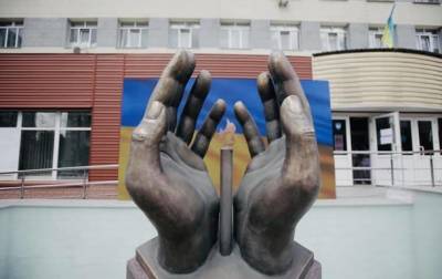 В Киеве умершим от COVID-19 медикам открыли памятник - korrespondent.net - Киев