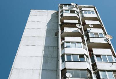 Женщина выпала из окна девятиэтажки в Петербурге - online47.ru - Санкт-Петербург - район Фрунзенский, Санкт-Петербург
