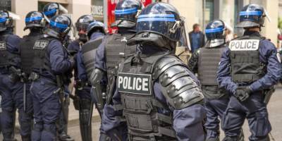 Полицейские во Франции применили слезоточивый газ против нарушителей комендантского часа - ruposters.ru - Франция - Редон