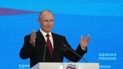 Владимир Путин - Путин похвалил молодых медиков за самоотверженность в период пандемии - russian.rt.com - Россия