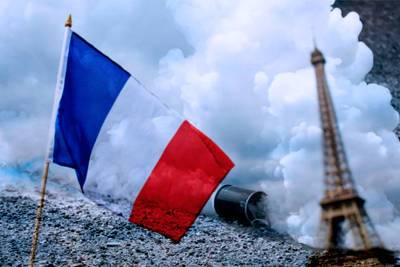 Во Франции против нарушителей комендантского часа применили слезоточивый газ - mskgazeta.ru - Франция - Редон