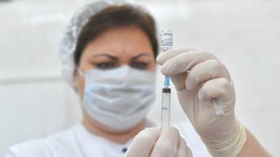 Правительство Петербурга обязало вакцинировать 65% госслужащих от коронавируса - newinform.com - Санкт-Петербург