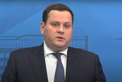 Антон Котяков - Минтруд назвал допустимым отстранение отказавшихся от вакцинации работников - mk.ru