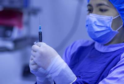 Почти 700 тысяч человек вакцинировались от коронавируса в Петербурге - online47.ru - Санкт-Петербург