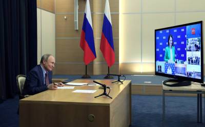 Владимир Путин - Путин согласился подумать над смягчением ограничений по маткапиталу - tvc.ru - Россия