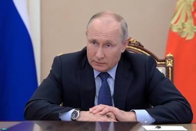 Владимир Путин - Путин пообещал внедрить новую модель оплаты труда работников здравоохранения - lenta.ru - Россия - Президент