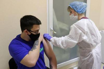 Александр Гинцбург - Гинцбург призвал вакцинирующихся от COVID-19 избегать перегрева - aif.ru