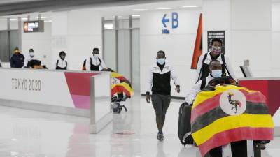 СМИ: Первый участник Олимпиады в Токио сдал положительный тест на коронавирус - russian.rt.com - Токио - Уганда