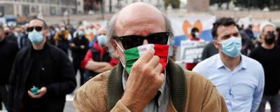 Власти Италии отменили комендантский час - runews24.ru - Италия