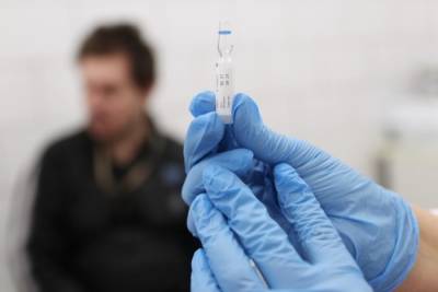 Более 450 тыс. человек завершили вакцинацию от COVID-19 в Свердловской области - interfax-russia.ru - Свердловская обл.