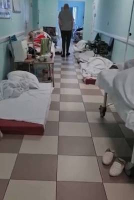 Комздрав Петербурга проводит проверку из больницы, где ковидные пациенты лежат на полу - znak.com - Санкт-Петербург - Москва