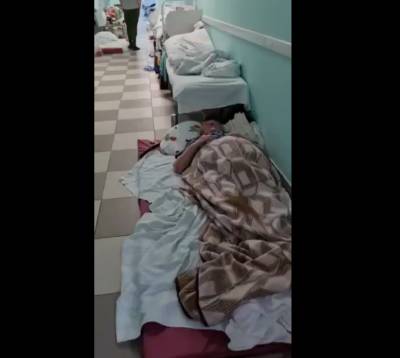 Ковидных пациентов в Петербурге кладут прямо на больничный пол - abnews.ru - Санкт-Петербург