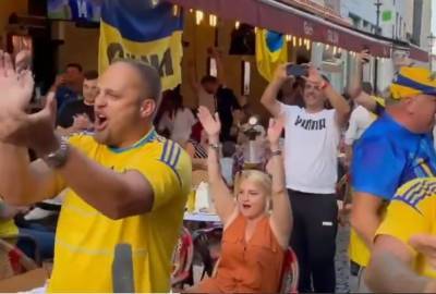 Владимир Путин - Украинские и австрийские фанаты спели «Путин – ху@ло» перед матчем Евро-2020 - sharij.net - Россия - Австрия - Бухарест